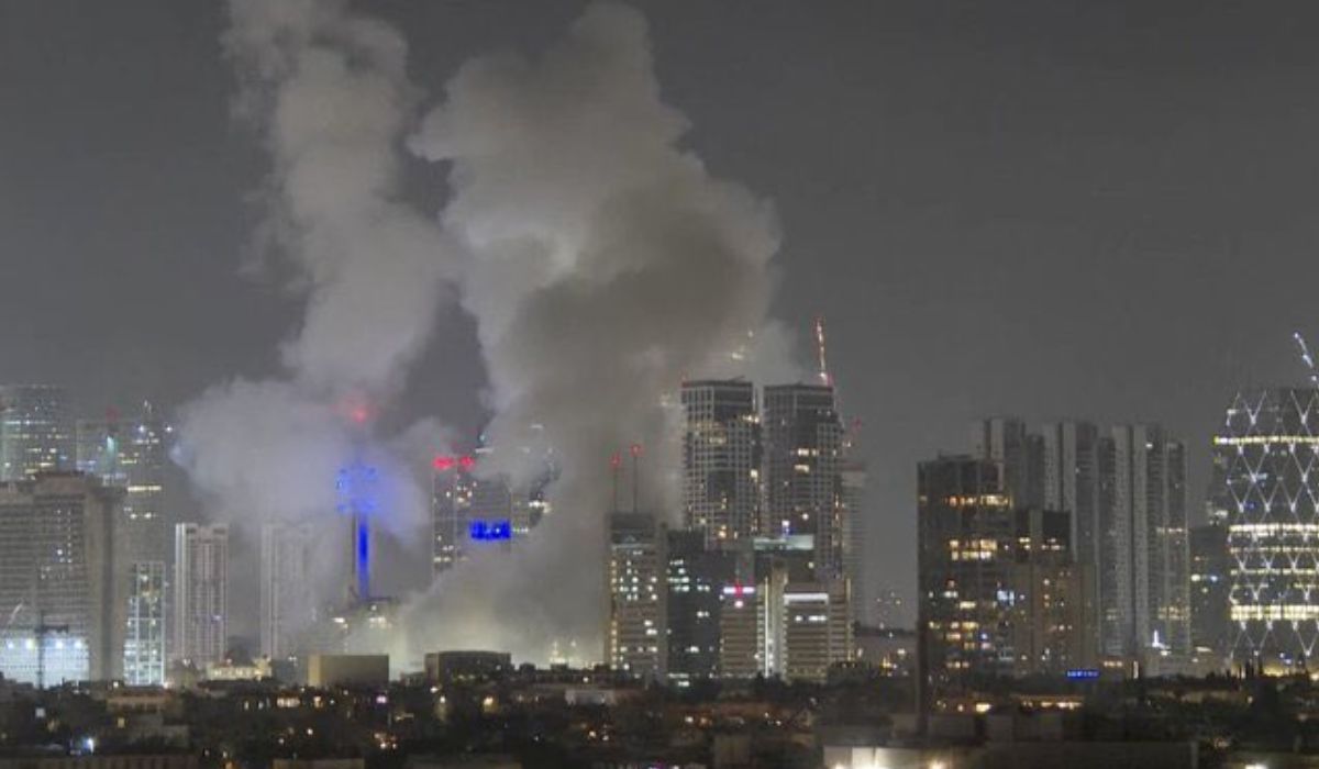 Capital israelense é atingida por dezena de mísseis