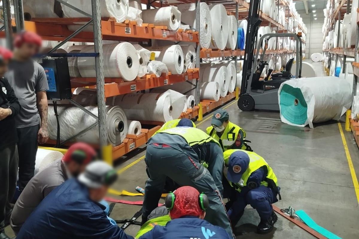 Trabalhador é atingido por bobina de 1 tonelada e fica gravemente ferido em SC