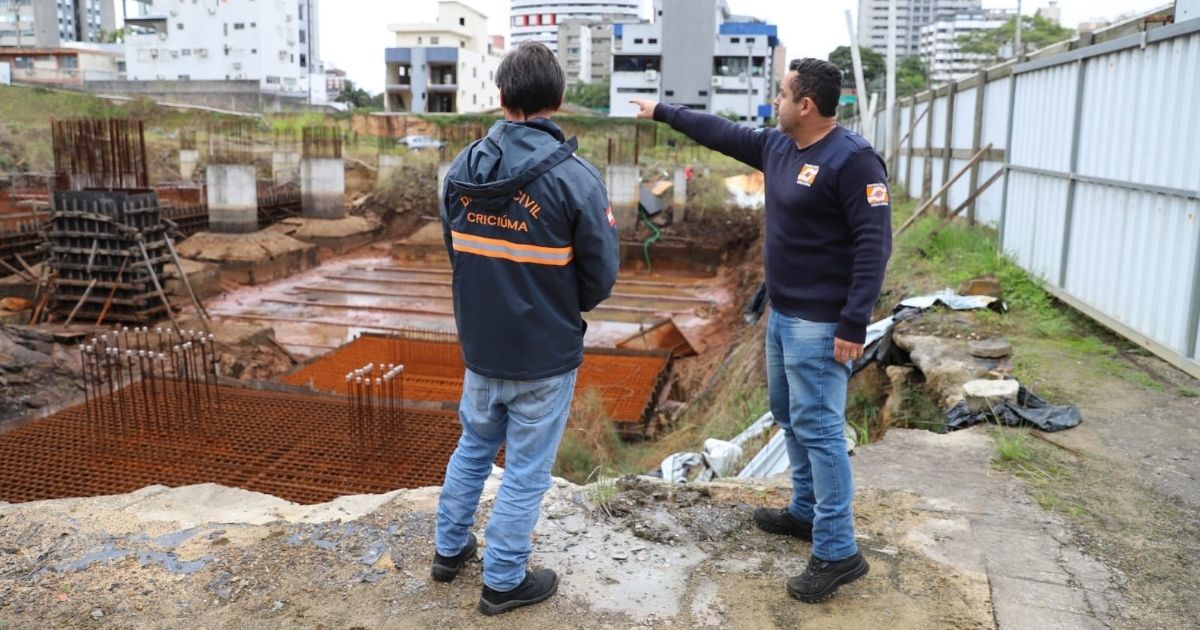 Defesa Civil realizou a remoção dos mais de 6 milhões de litros de água na obra parada