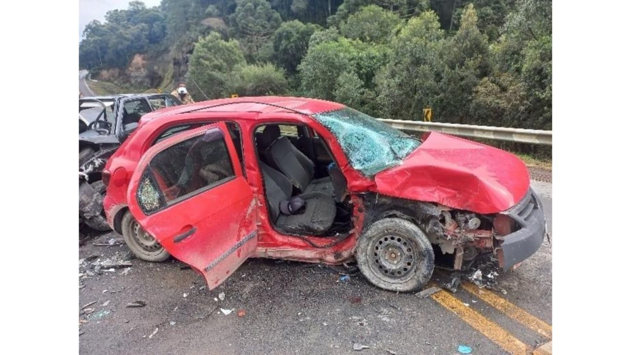 Grave acidente na Serra catarinense deixou 5 pessoas gravemente feridas.  - PMRv/Divulgação/ND