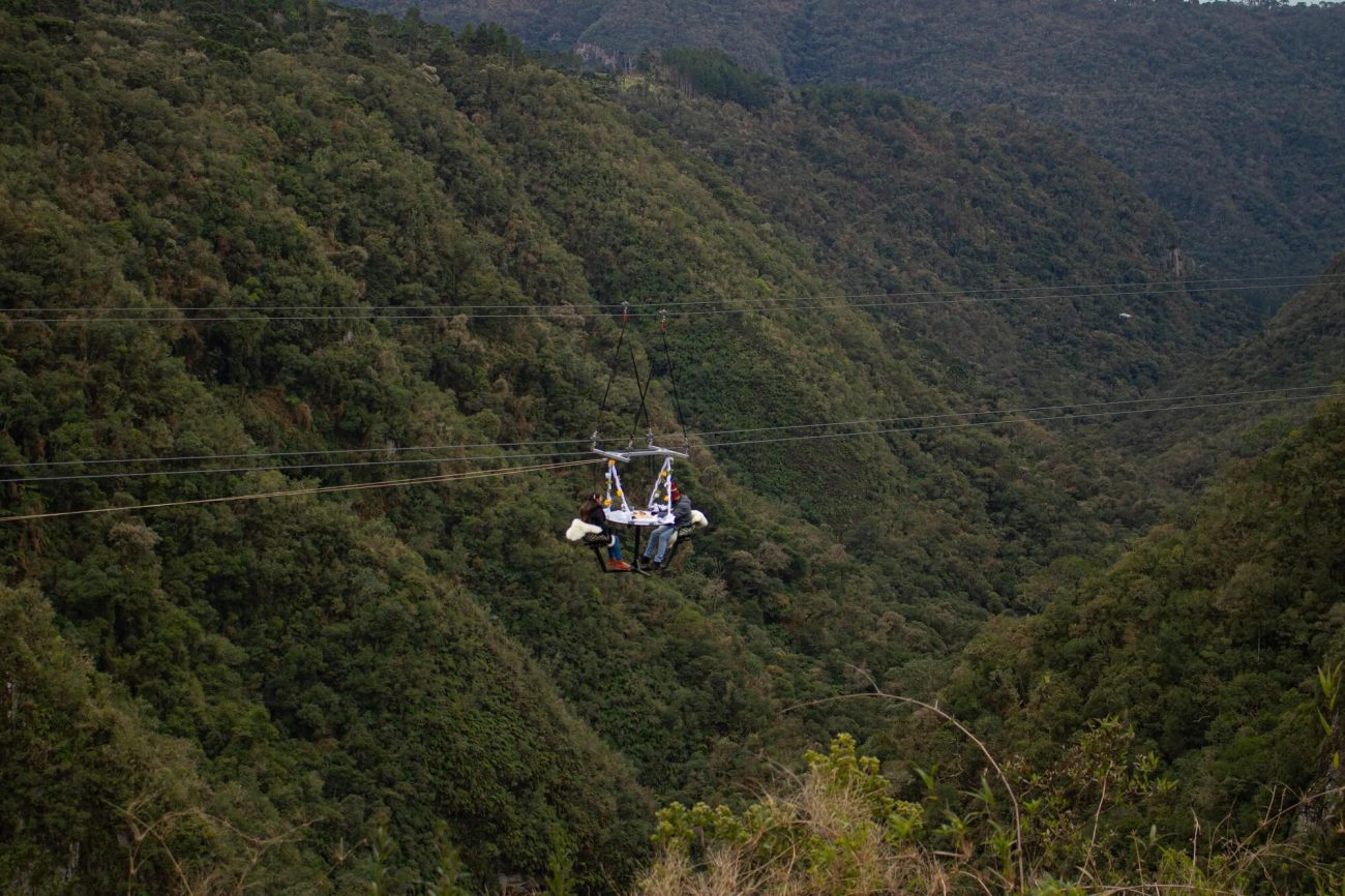 Uma das experiências diferentes no Ecoparque Papuã é fazer um piquenique nas alturas - Ecoparque Papuã/Divulgação