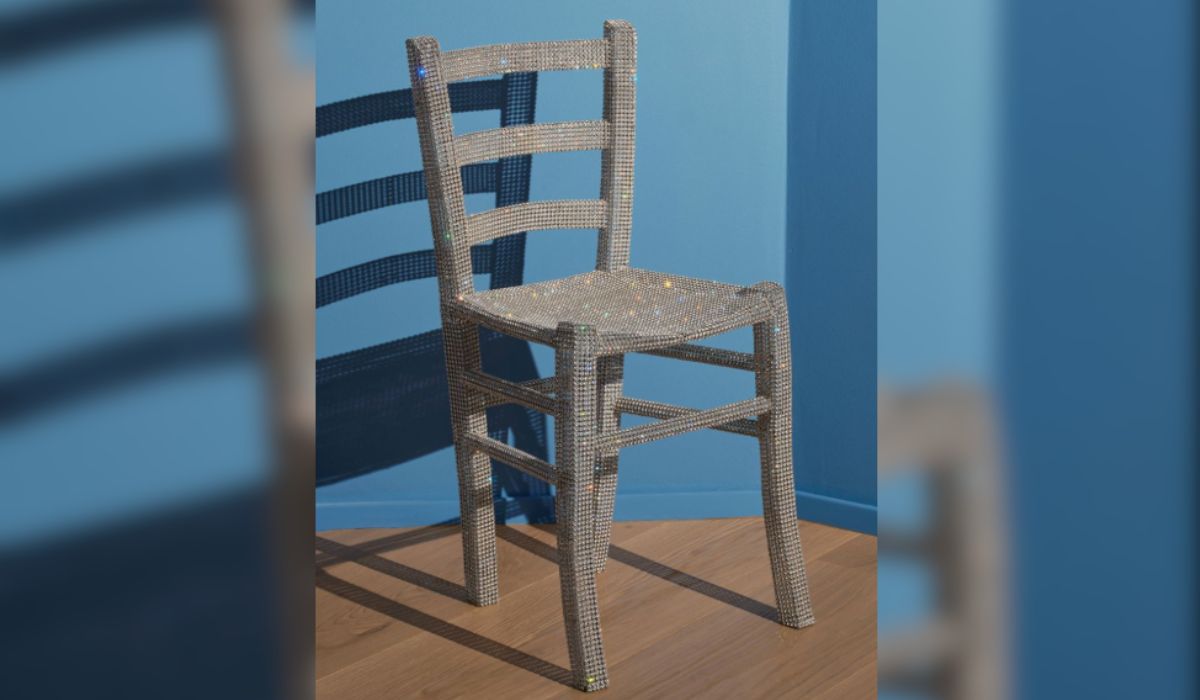 Cadeira de Van Gogh tem diversos diamantes cravados em sua estrutura