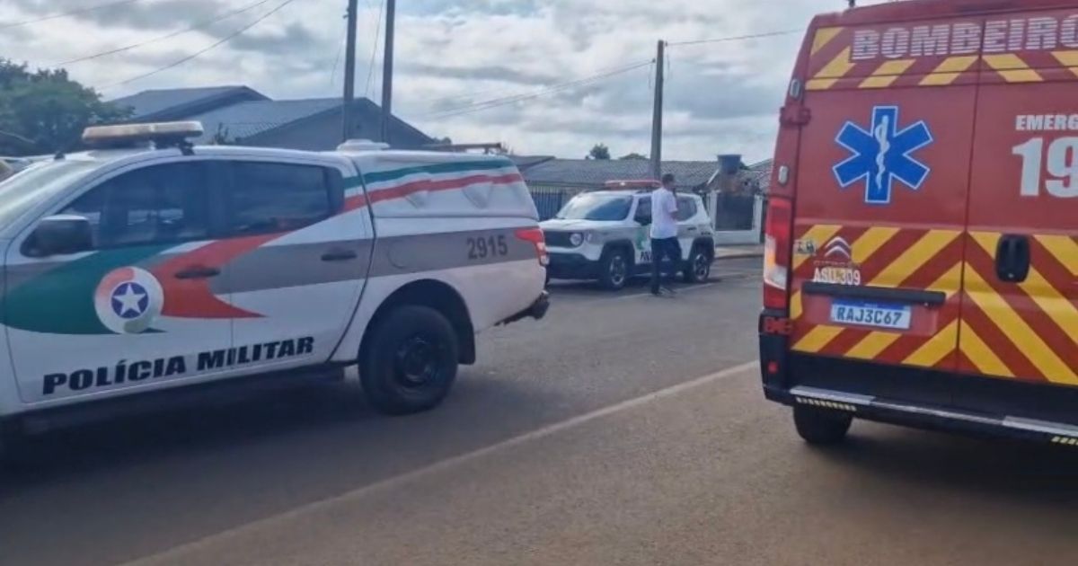 Imagem da viatura da polícia de dos bombeiros, para fazer referência ao fato que após a criança ter visto o crime, ele foi encaminhada as autoridades legais