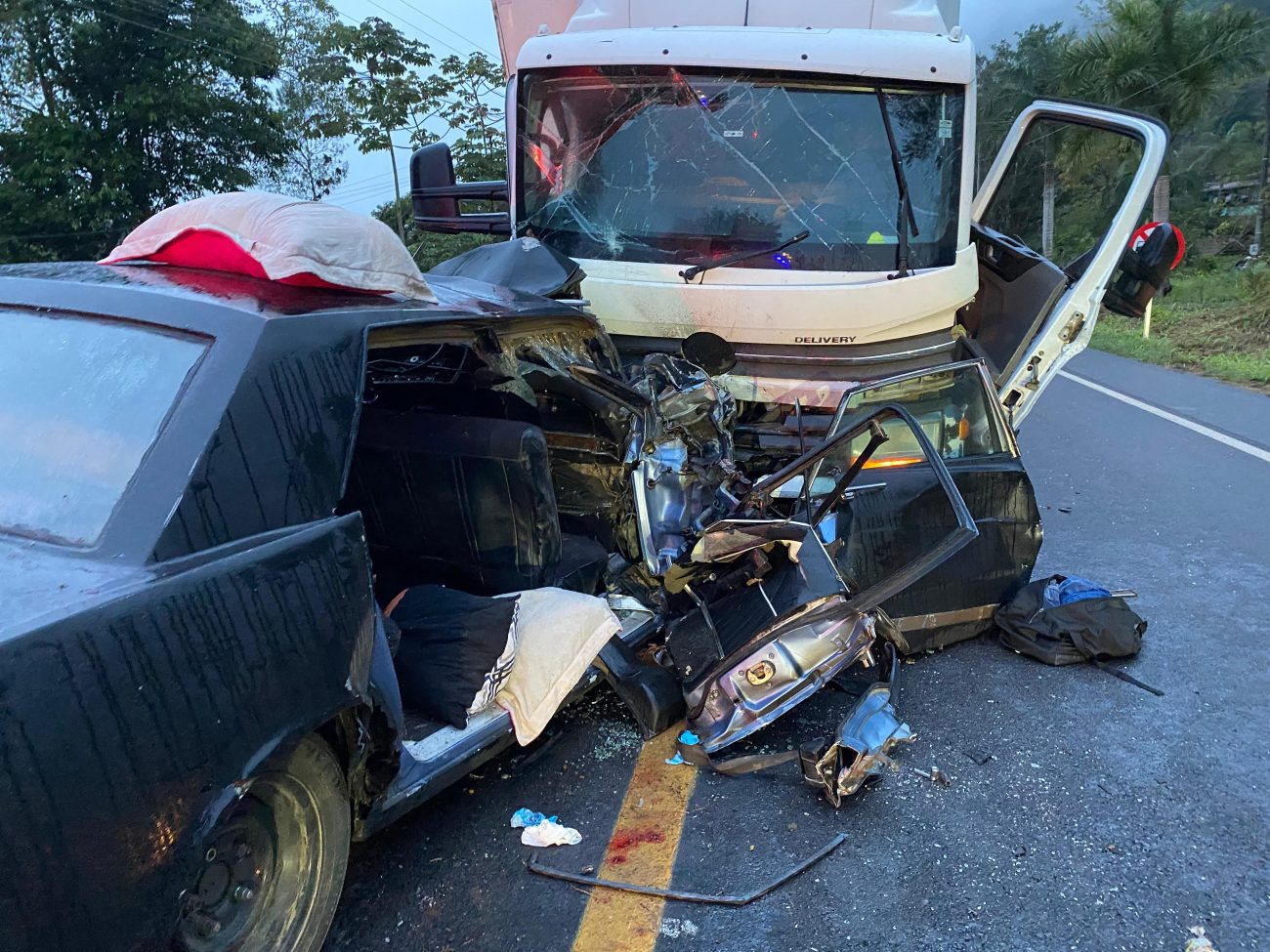 Irmãos escapam da morte após acidente na BR-470 em SC