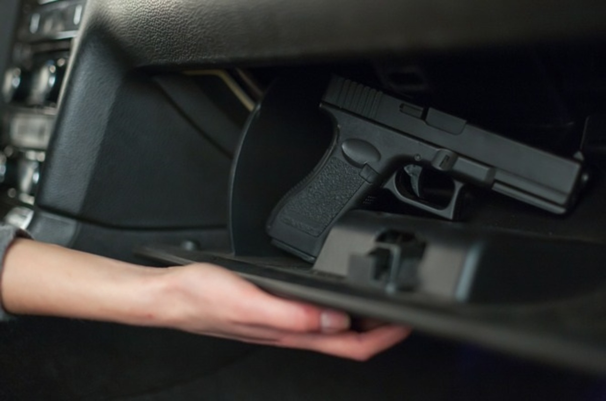 Câmara debate ampliação do porte de arma para três novas categorias 1 Porte de arma é liberado para integrantes das forças de segurança como policiais e agentes penitenciários, segundo legislação atualFoto: Reprodução/ND