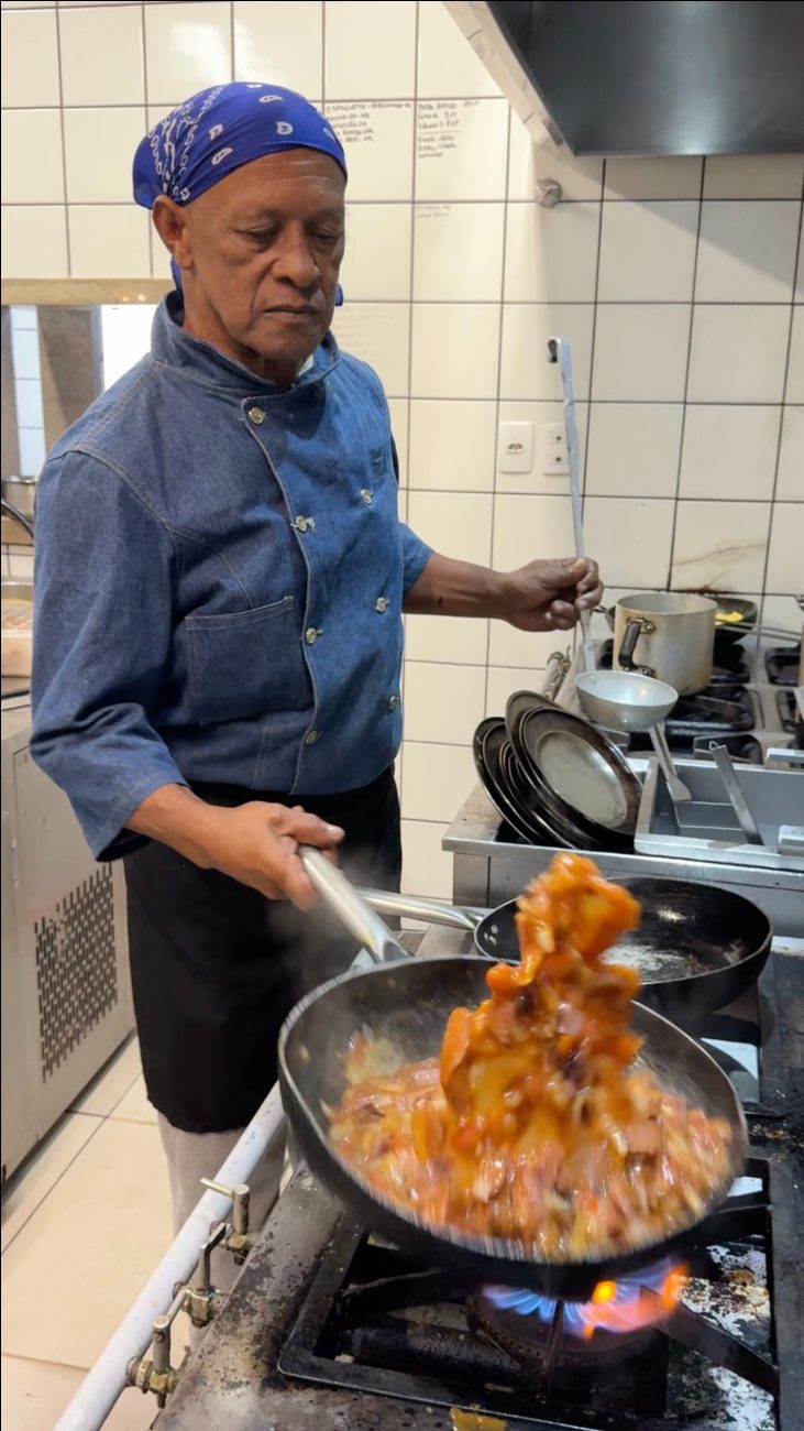 Para o chef, a passagem pela Passarela da Cidadania foi mais do que um abrigo temporário. Foi o primeiro passo de um novo caminho – Foto: PMF/Divulgação