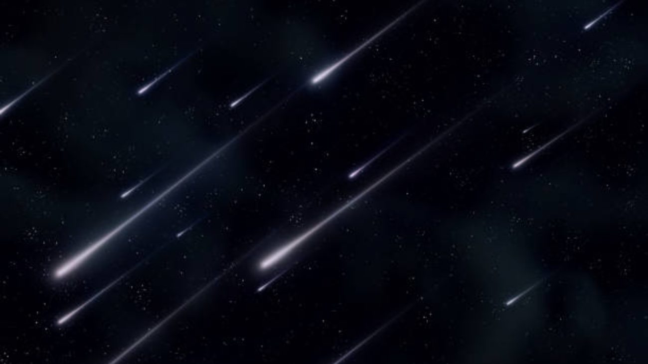 Imagem do céu noturno com várias estrelas cadentes brilhando intensamente na madrugada, criando um espetáculo celestial impressionante.