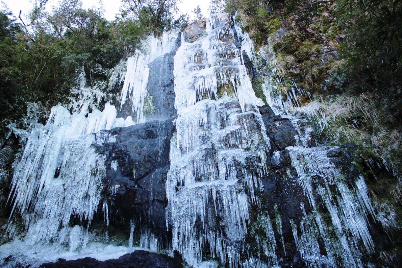 Na cidade mais fria do Brasil até cascata congela - Marcelo Pagani/PMU
