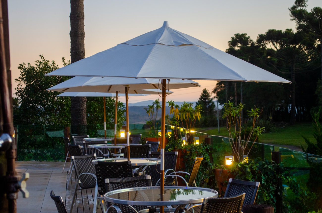 Com piscina aquecida, gastronomia típica de inverno e paisagens que encantam, o hotel oferece uma experiência completa em meio à natureza - Foto: Divulgação/Hotel Fazenda Boqueirão