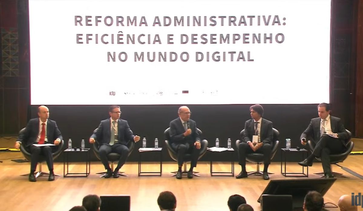 Painel com Hugo Motta em Gilmar Mendes em Lisboa - Foto: Reprodução/ND