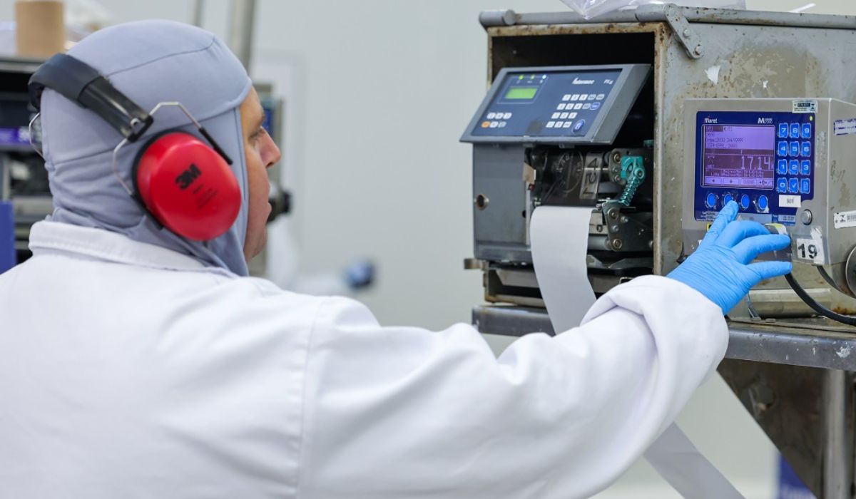 Número de trabalhadores na indústria saltou de 852 mil para 950 mil nos últimos cinco anos em SC