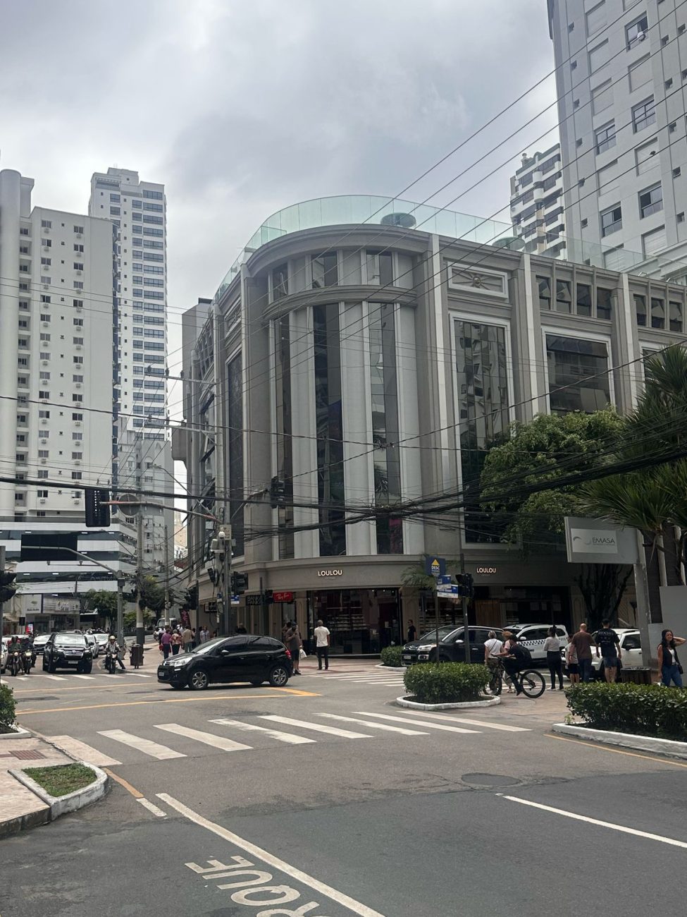 Foto mostra fachada atual do edifício