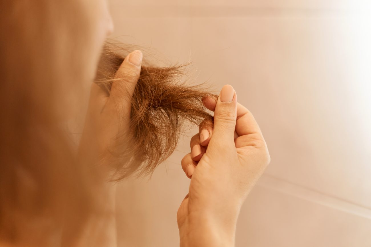 Dê adeus aos cabelos quebradiços e opacos com este shampoo  – Foto: Freepik/ND