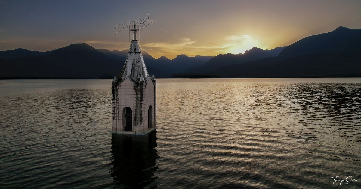 Torre de igreja submersa é ponto turístico em pequena cidade de SC – Foto: Divulgação/Thiago Dassi/ND