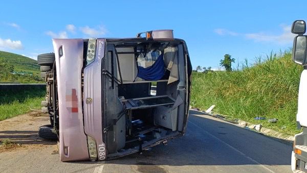 Ônibus da torcida organizada estava com licença vencida e ficou retido pela PRF – Foto: Divulgação/PRF