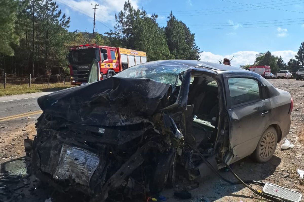 Acidente na BR-280 resultou em duas mortes na tarde desta segunda-feira (18) – Foto: Divulgação/CBMSC/ND