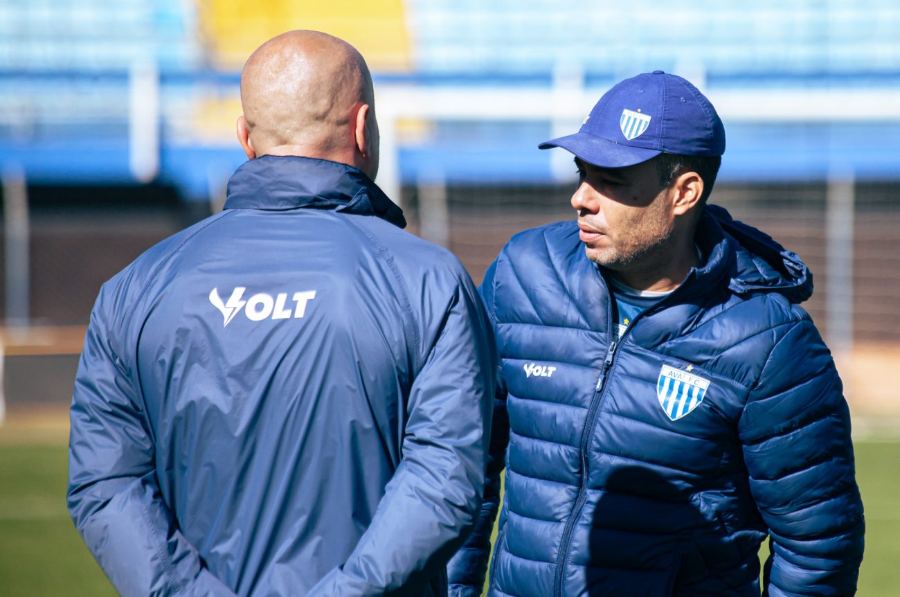 Técnico Jair Ventura terá que fazer com que a equipe avaiana melhore o desempenho em duelos diretos – Foto: Avaí/divulgação/ND