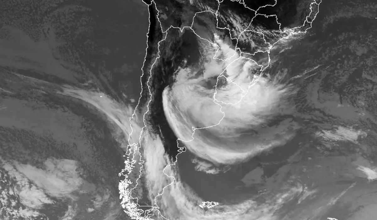 O ciclone organizou uma linha de tempestades no Paraguai e veio para o Brasil, segundo a MetSul – Foto: INMET/Reprodução