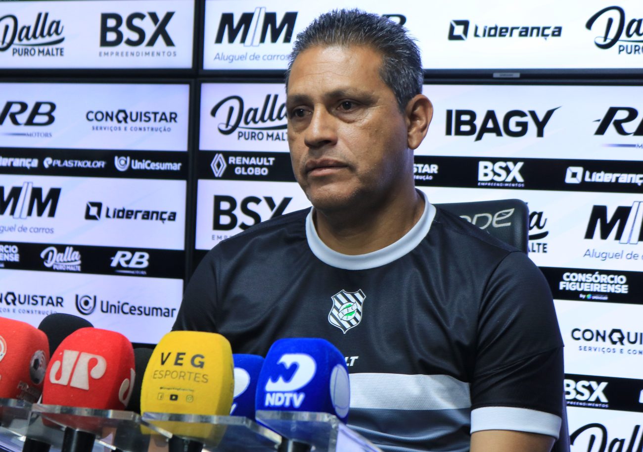 Elio Sizenando vai para o segundo jogo no comando do Figueirense - Rodrigo Polidoro/ND
