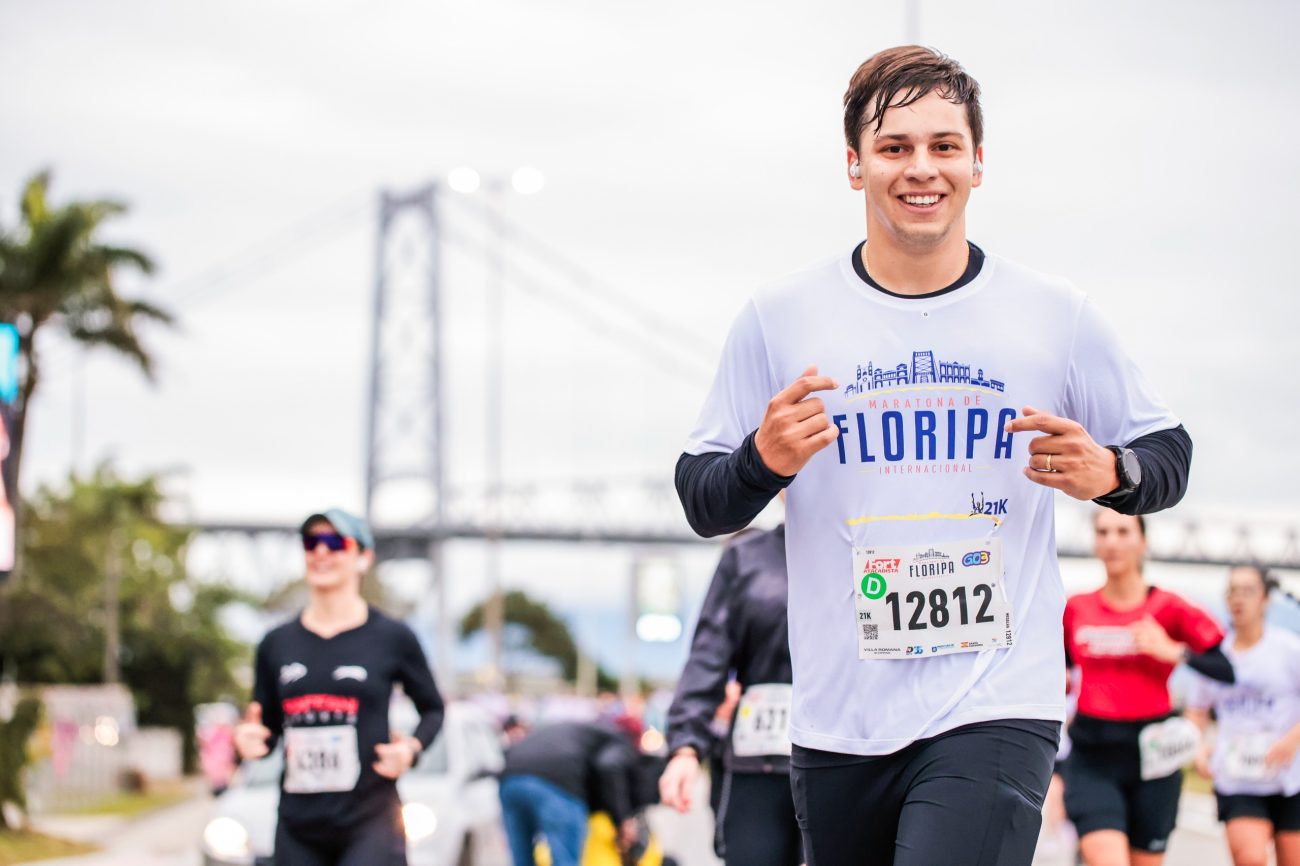 Continua sendo a Floripa do surfe, mas também é a cidade das melhores competições de skate, do Ironman Brasil e de uma das maiores maratonas do país – Foto: G2 Filmes/Maratona de Floripa