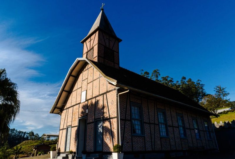 Igreja enxaimel centenária de SC guarda parece ter saído de vilarejo alemã - Divulgação
