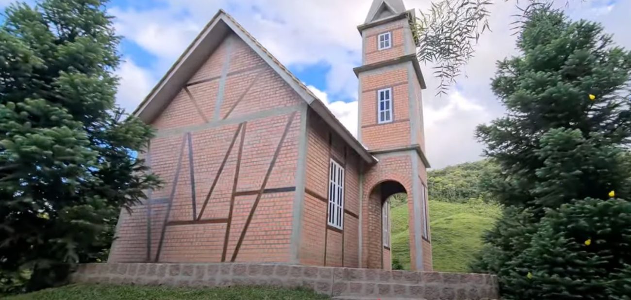 Conheça a capela Santa Ana. Igreja encantada de SC que parece ter saído de um conto alemão. - Nilo Luiz/ND
