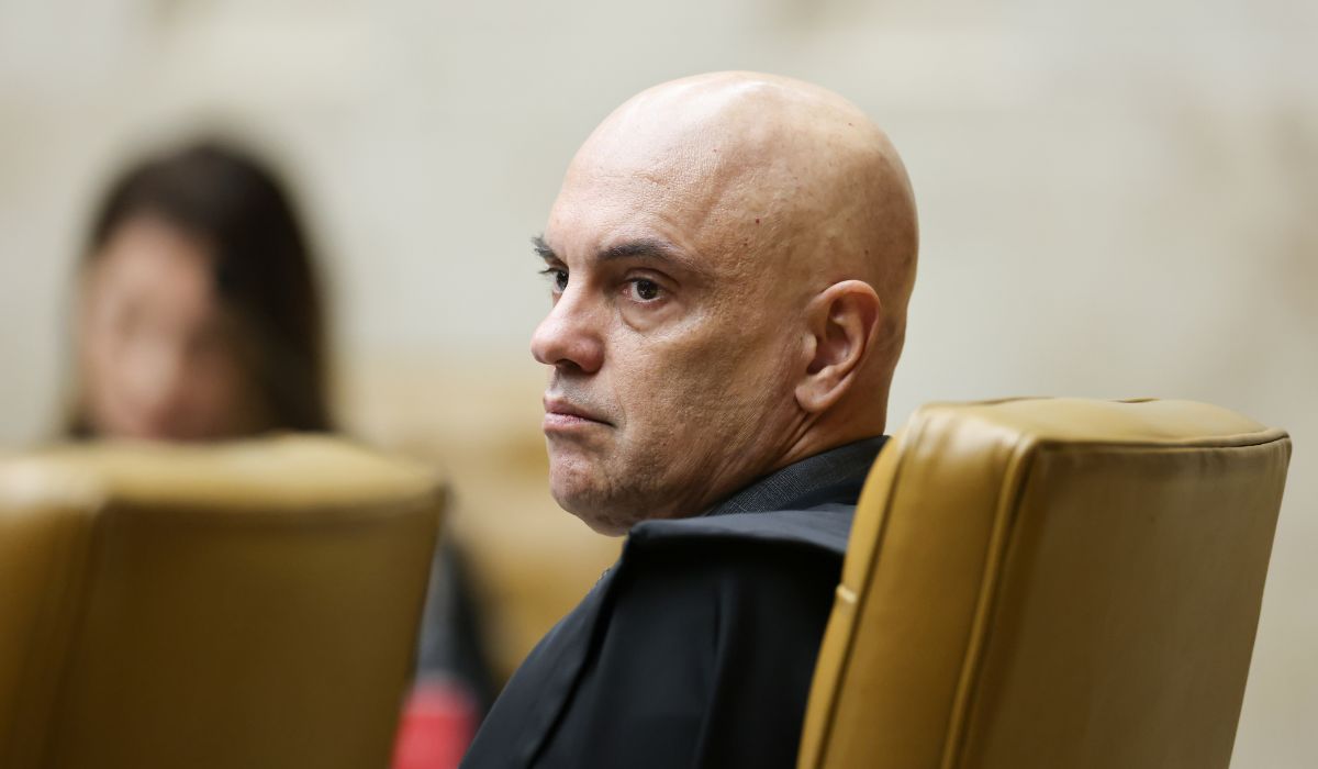 Tratado como rival pela ala bolsonarista, ministro Alexandre de Moraes participou da festa de Guiomar Mendes