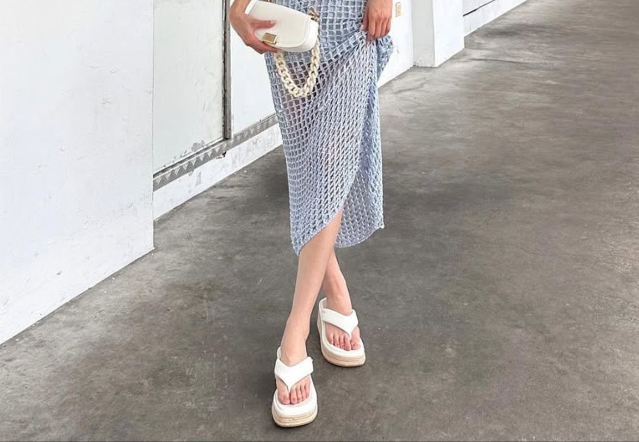 Celebridades e influenciadores já aparecem usando os modelos mais altos e robustos nas ruas e nas redes sociais &#8211; Foto: @mavissiow/Instagram