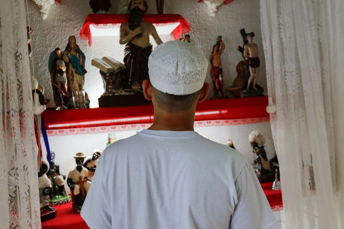 Pai de santo é preso por estuprar 6 fiéis no DF