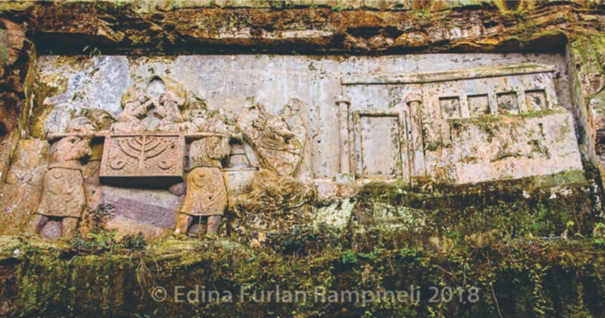 Painel 6 do Paredão de Esculturas - "O Templo do Rei Salomão" - Reprodução/Livro "Esculturas do Paredão/ND