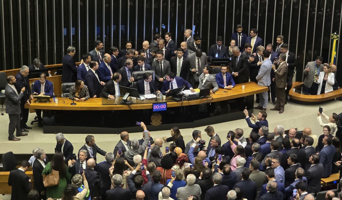 Lula e Bolsonaro em crise