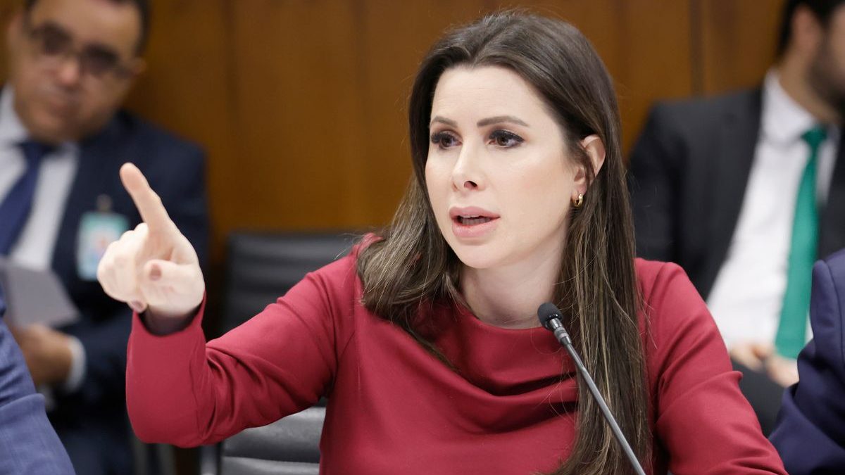 Única de SC: Carol De Toni é escolhida pelo júri técnico entre as 10 melhores deputadas do Brasil em prêmio nacional - QTU Questões do Universo