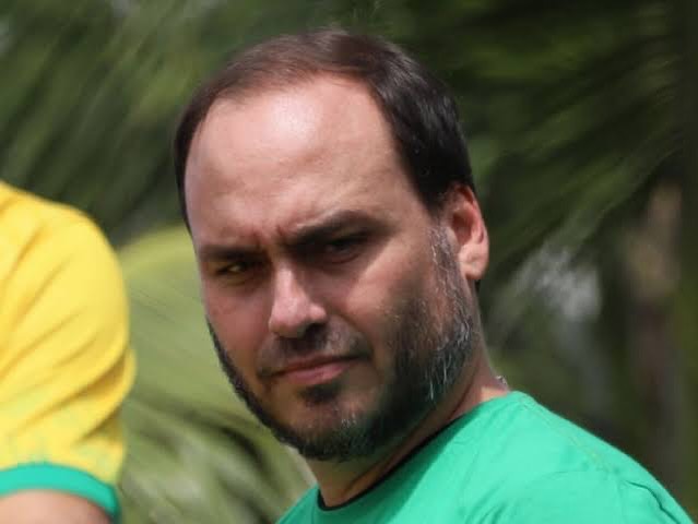 Carlos Bolsonaro acusa PF