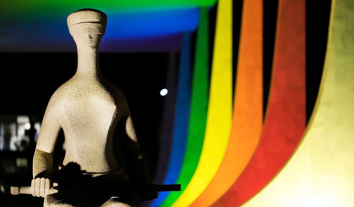 STF com iluminação especial para o Dia Internacional do Orgulho LGBTQIA+; Corte decide sobre procedimentos para pessoas transgênero &#8211; Foto: Fellipe Sampaio/SCO/STF