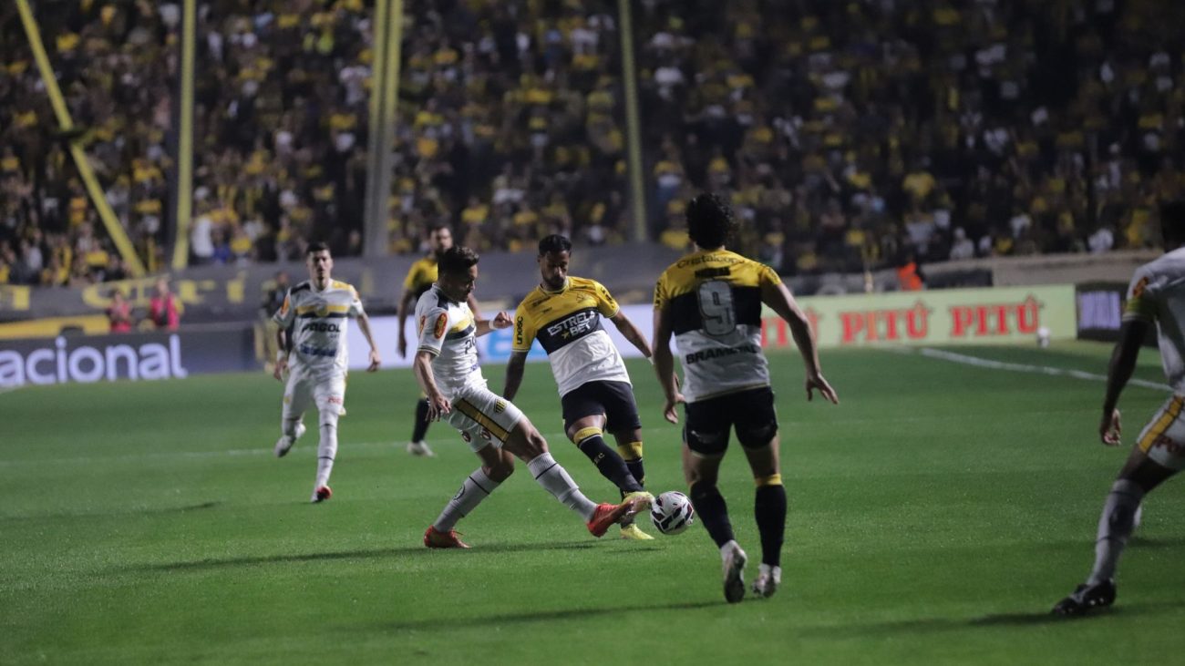 Criciúma enfrenta o Remo no Mangueirão - Celso da Luz/Criciúma/ND