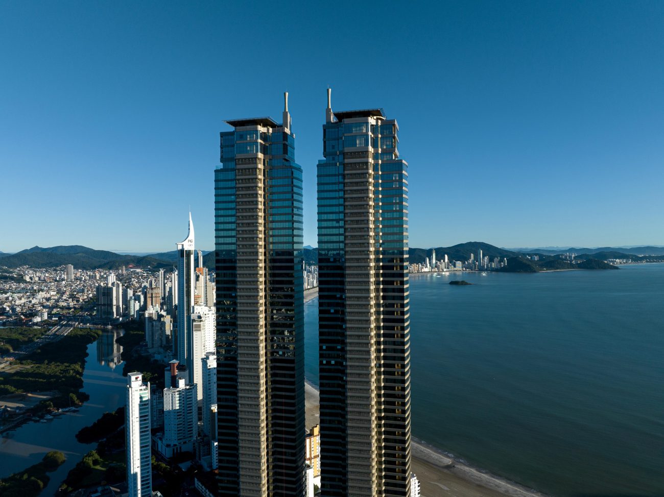 Fotos mostram prédios onde fica elevador ultrarrápido
