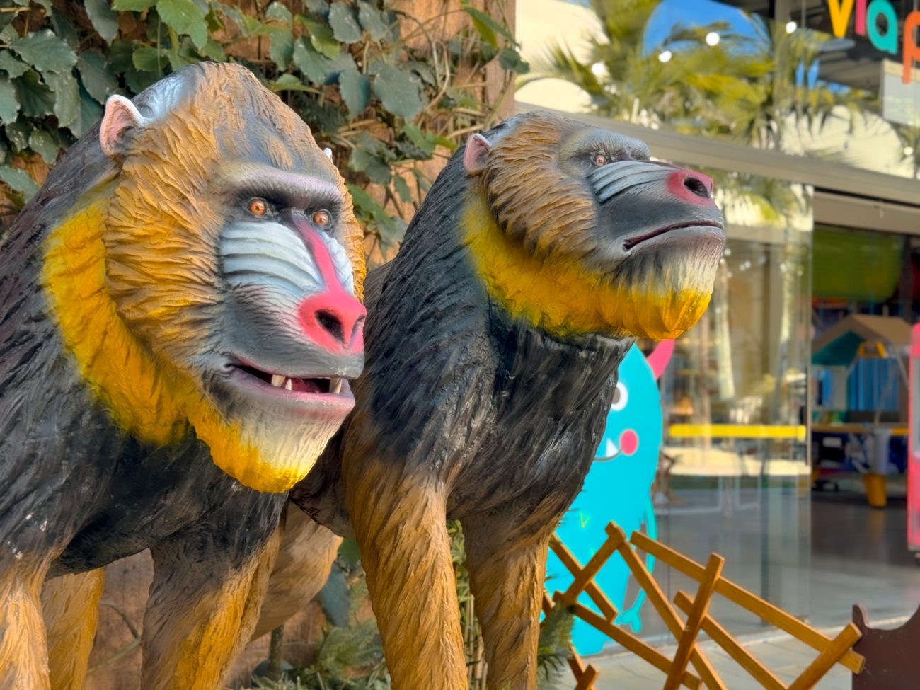 Foto mostra gorilas robotizados