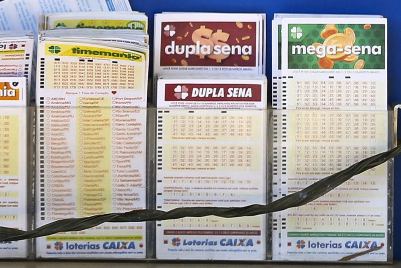 Apostadores fazem filas em casas lotéricas de Brasília. A Caixa Econômica Federal sorteia amanhã (12) a lotofácil da Independência. - Marcelo Camargo/Agência Brasil/ND