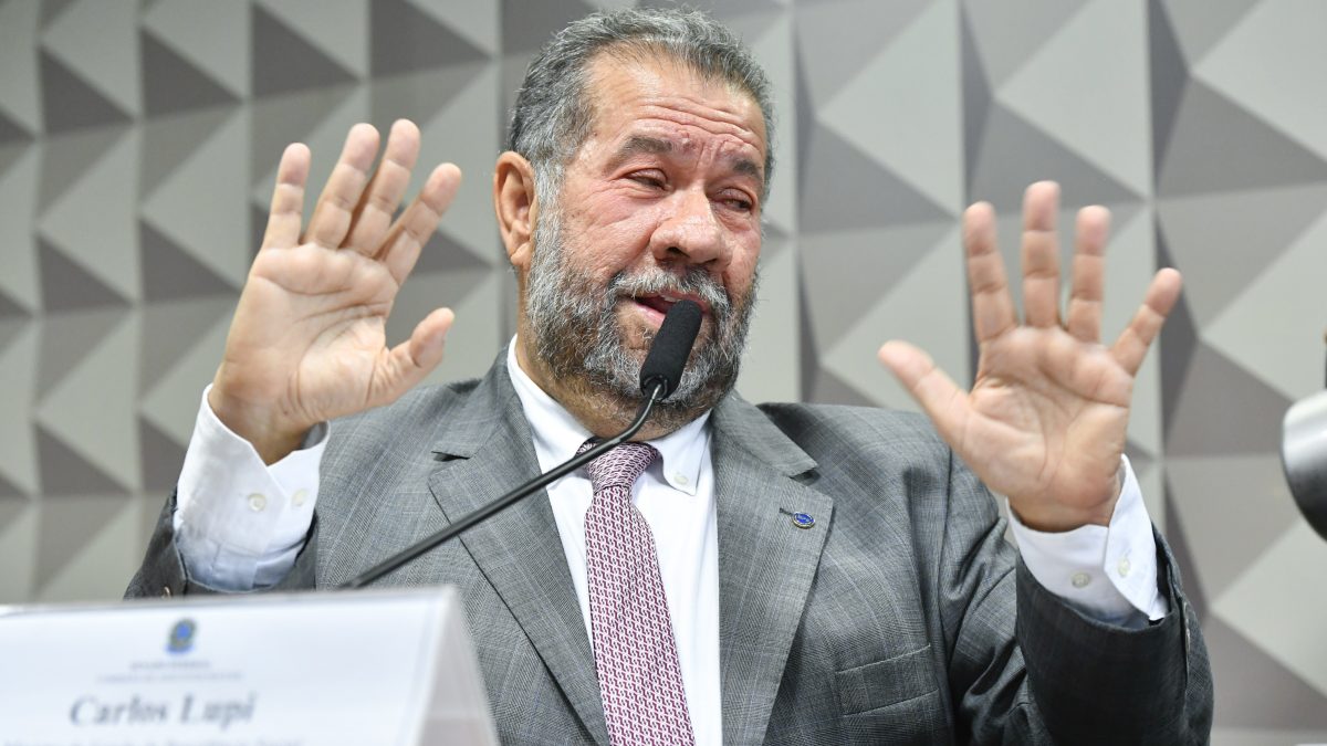 Carlos Lupi será ouvido nesta segunda na CPMI do INSS