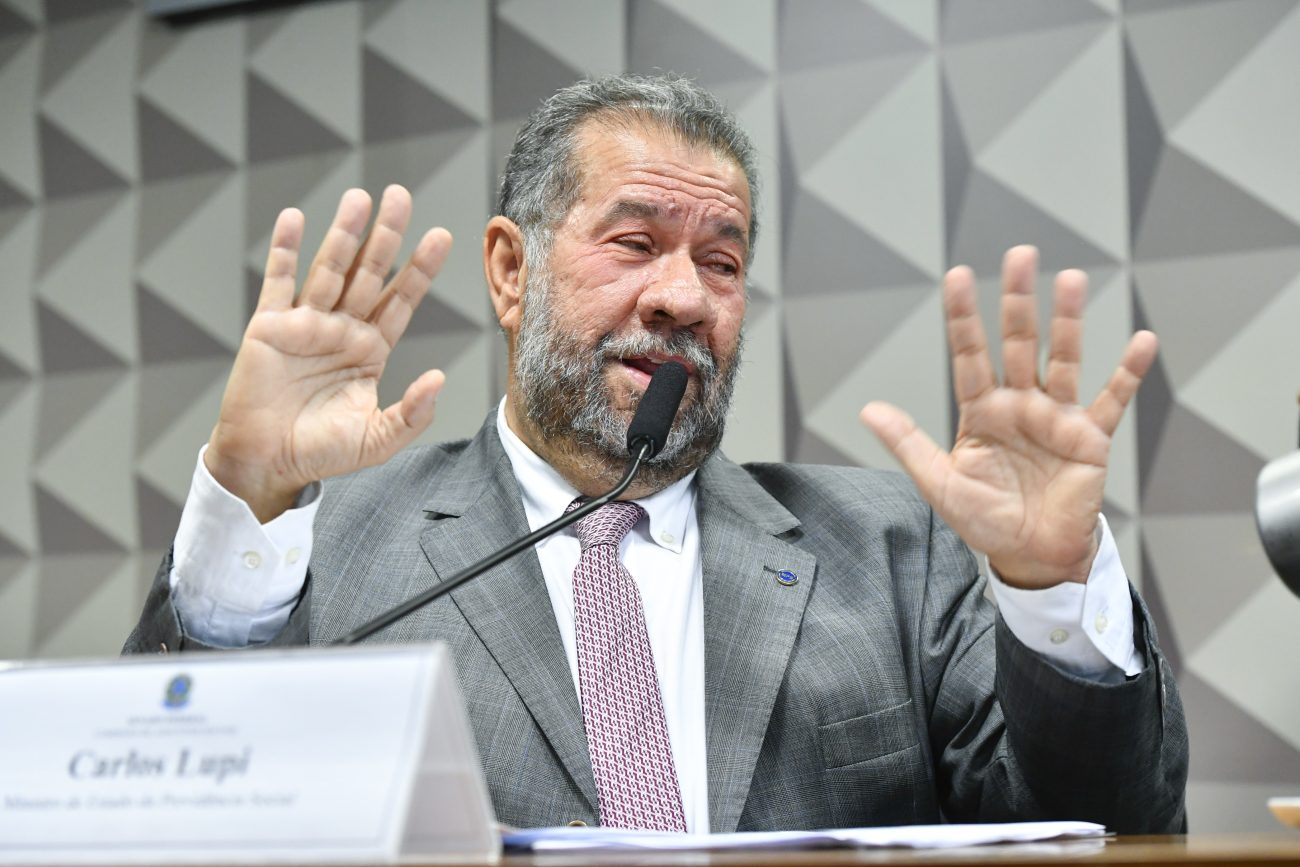 Carlos Lupi será ouvido nesta segunda na CPMI do INSS