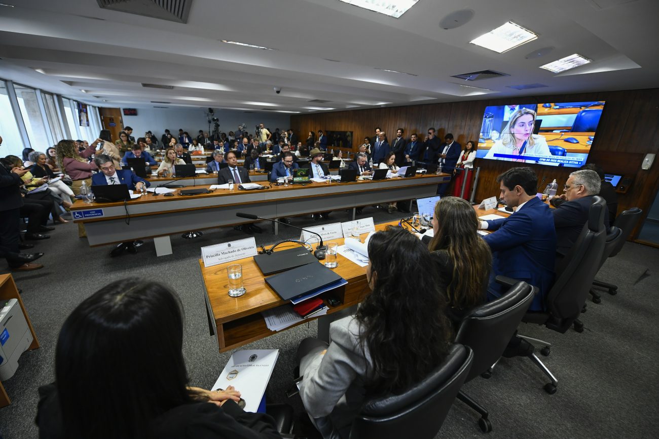 Carlos Lupi será ouvido nesta segunda na CPMI do INSS