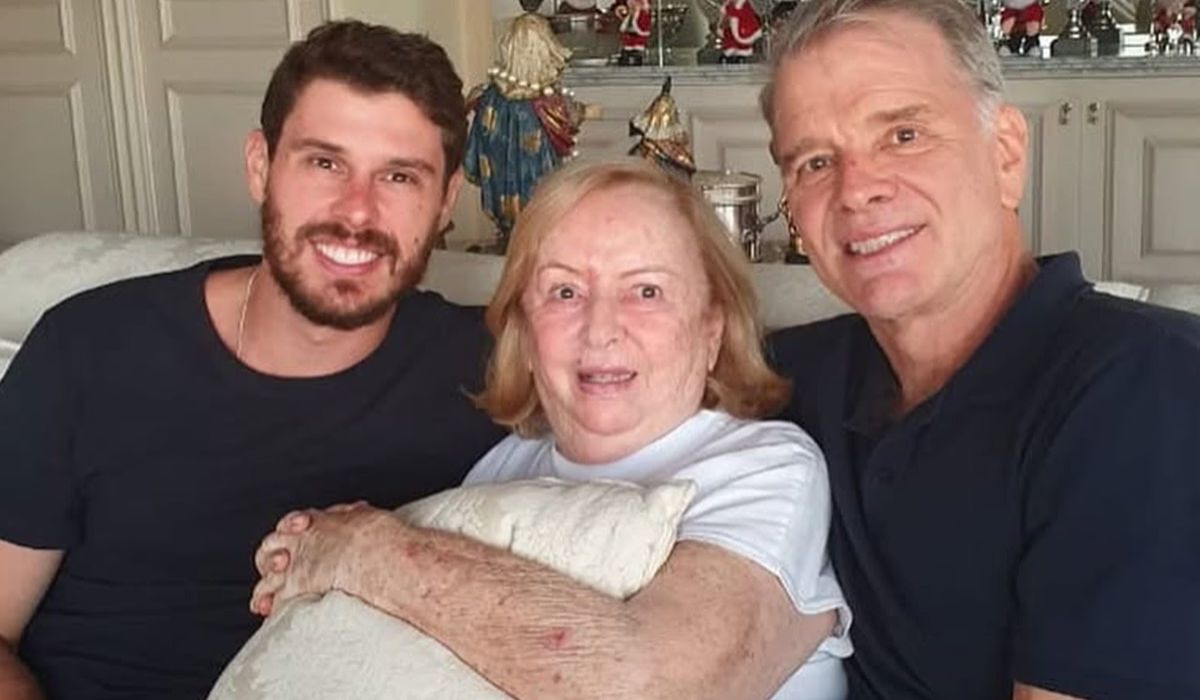 VÍDEO: Bernardinho recebe notícia da morte da mãe e chora em quadra