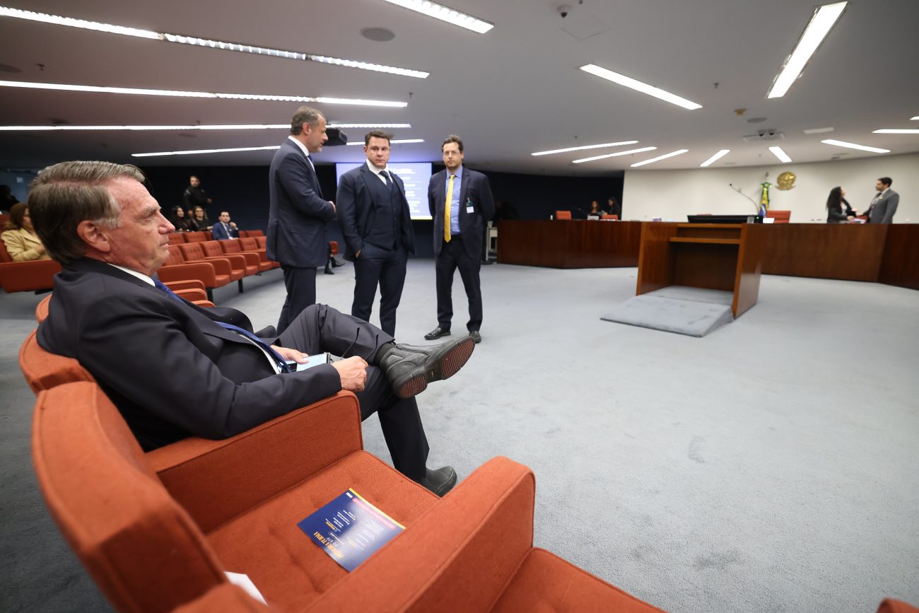 Julgamento de Bolsonaro começa com desfalque; saiba quem vai