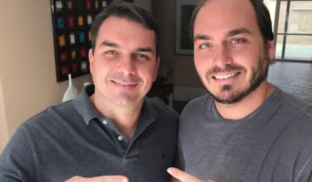 Flávio e Carlos Bolsonaro devem visitar o pai nesta semanaFoto: Reprodução/ND