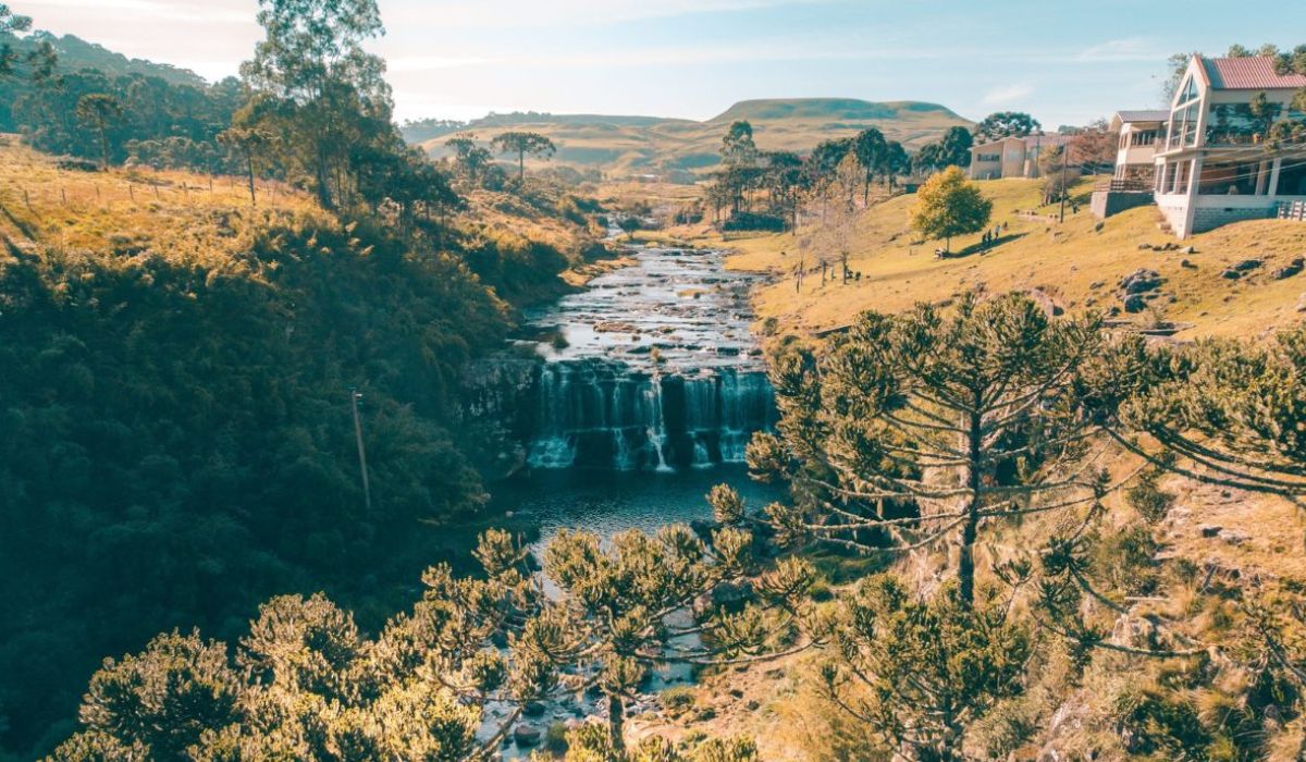 Cascata da Barrinha fica às margens da rodovia - Divulgação/Prefeitura de Bom Jardim da Serra