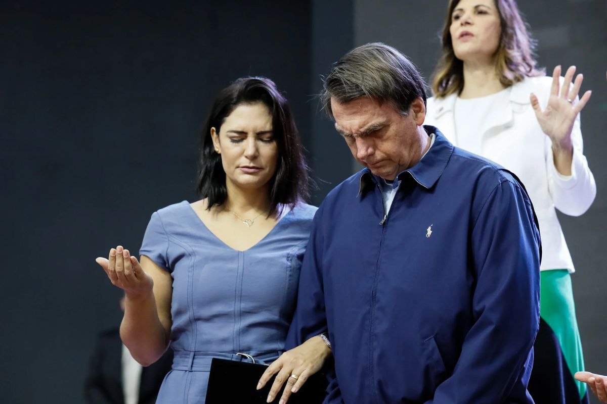 Moraes libera grupo de oração de Michelle a visitar Bolsonaro