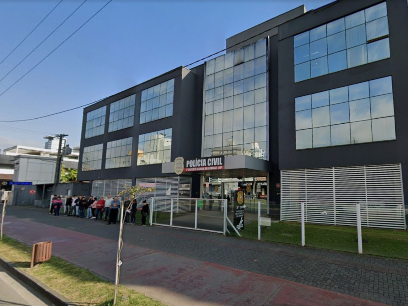 Esposa é presa após marido bêbado e sem CNH causar acidente que feriu jovem em SC