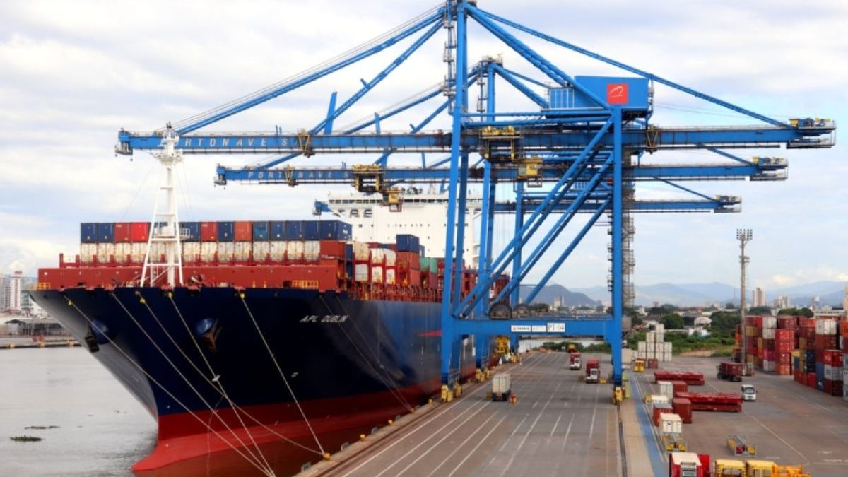 Taxas sobre produtos brasileiros exigem diplomacia, não palanque político