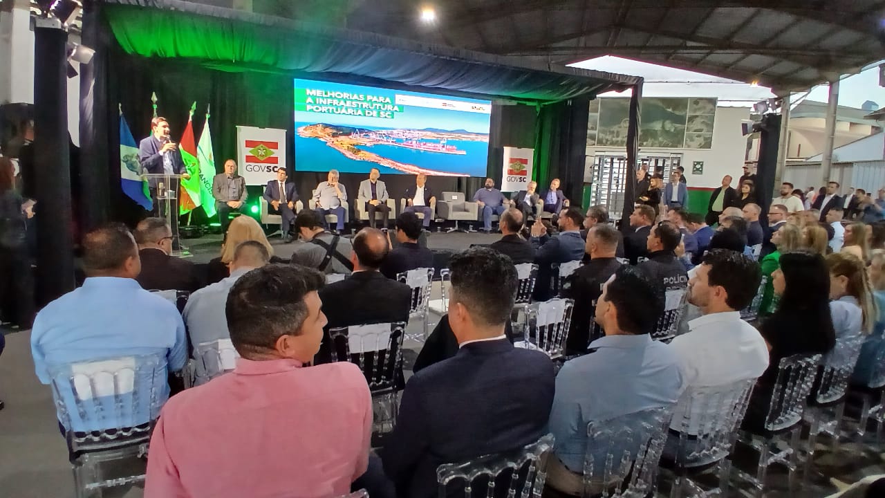 A vencedora da licitação para realizar a dragagem de aprofundamento do canal de acesso ao Complexo Portuário da Baía da Babitonga foi a empresa belga Jan De Nul – Foto: Divulgação/Gladionor Ramos/NDTV