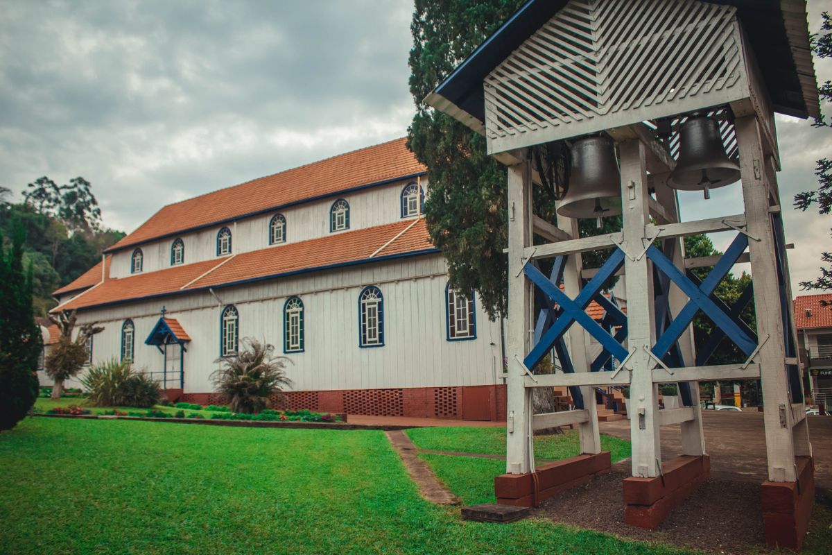 A construção da igreja envolveu trabalho voluntário e doações de cerca de 60 famílias pioneiras. - Prefeitura de São João do Oeste/ND